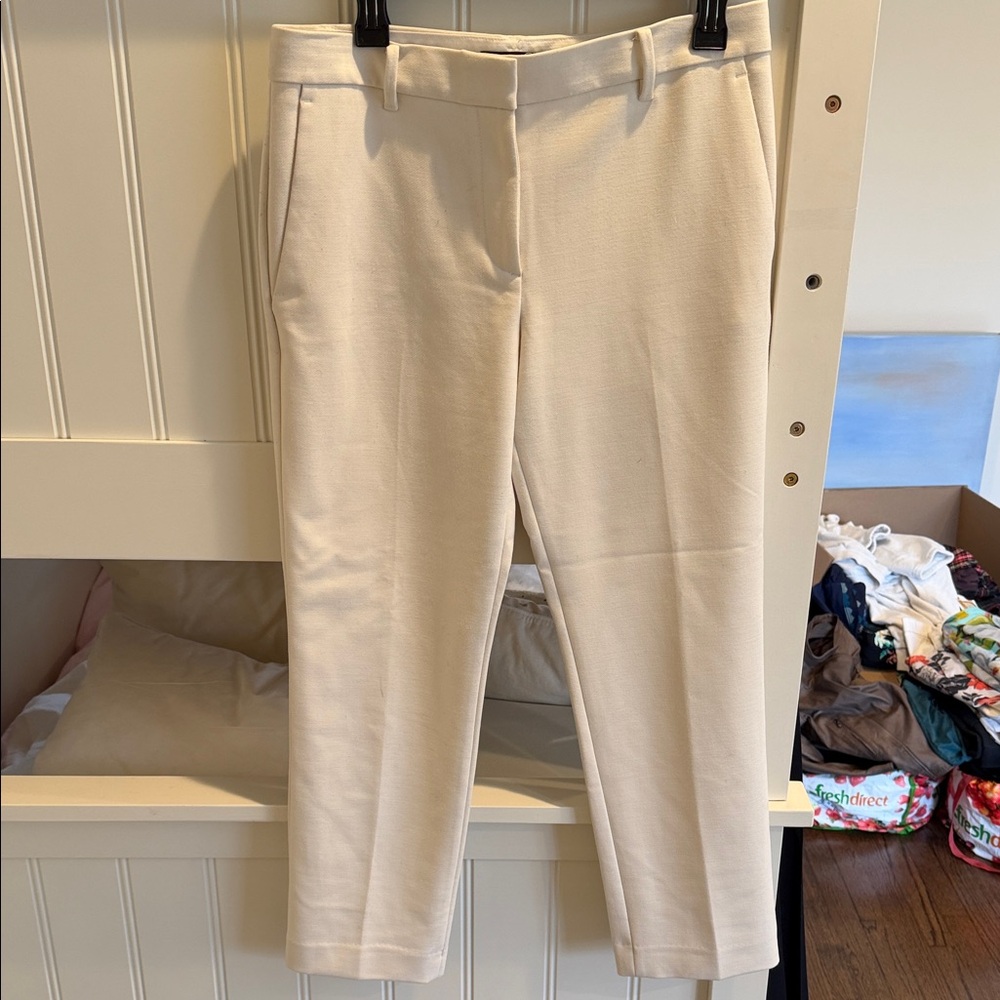 Ann Taylor Ivory Tailored cropped Trousers